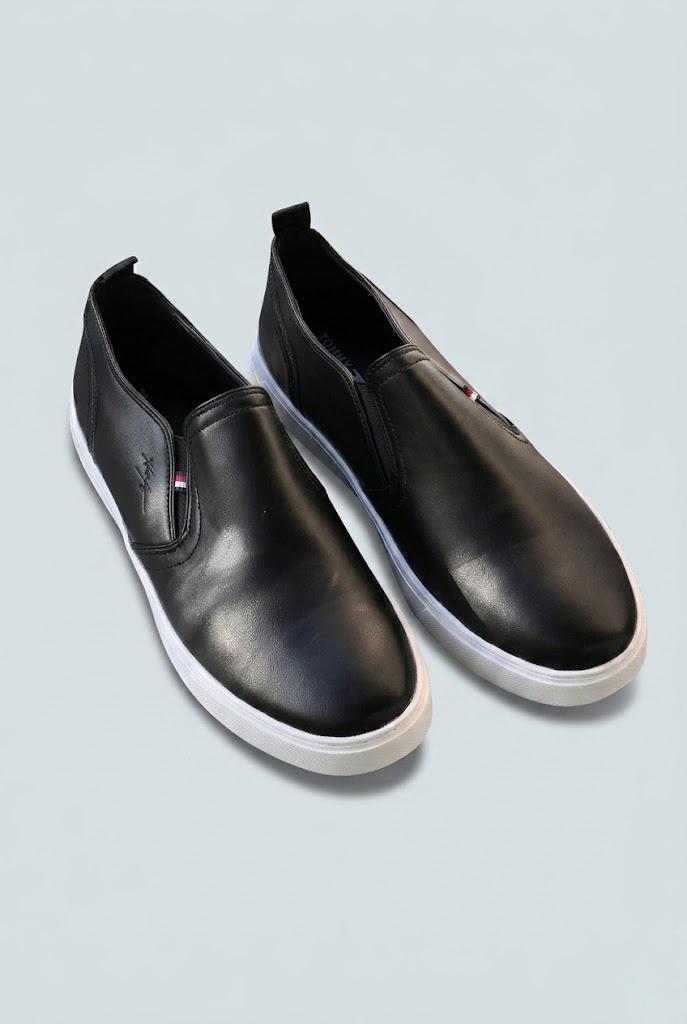 Black Tommy shoes